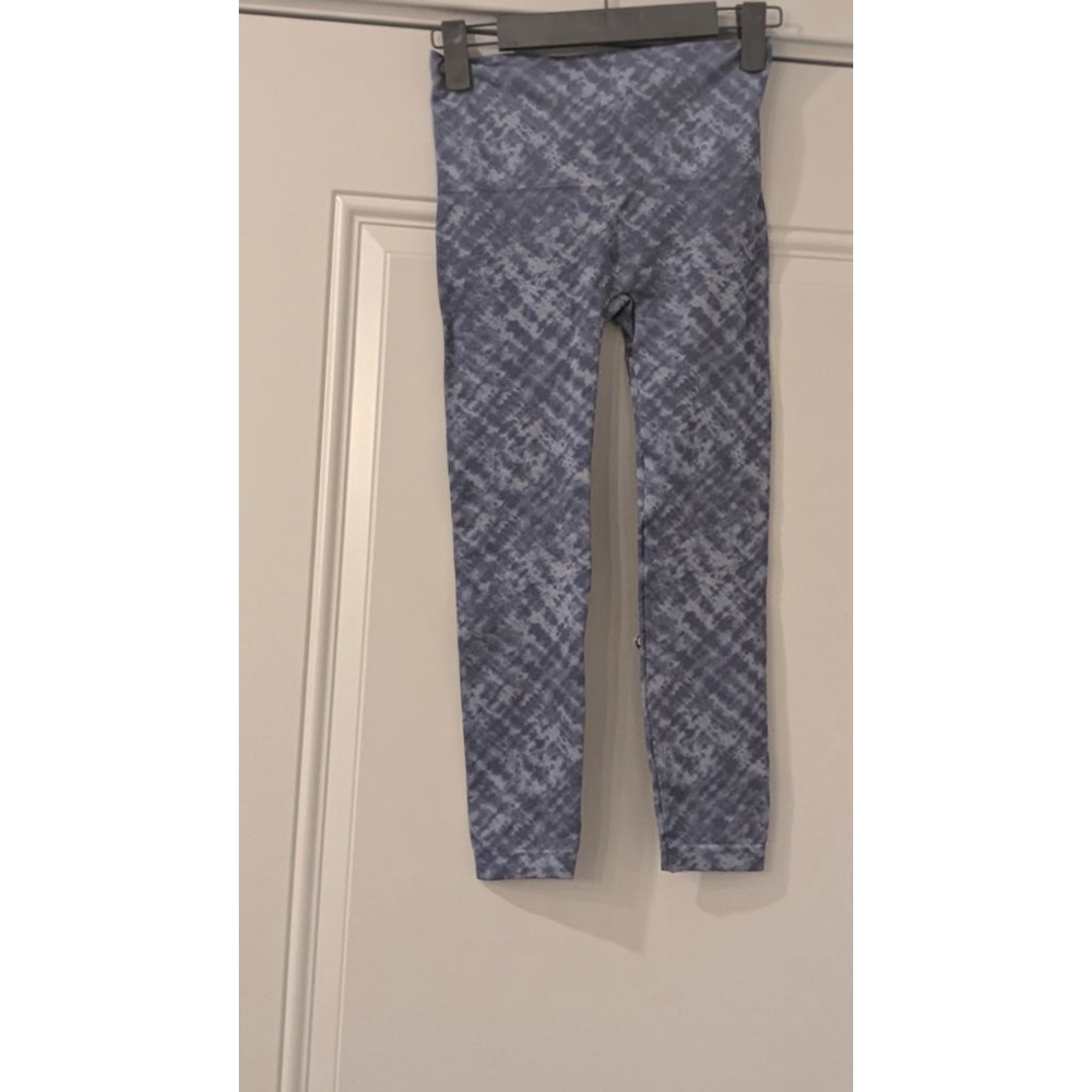 Women's SPANX Blue and White Tie-Dye Cropped Leggings S - Picture 4 of 6